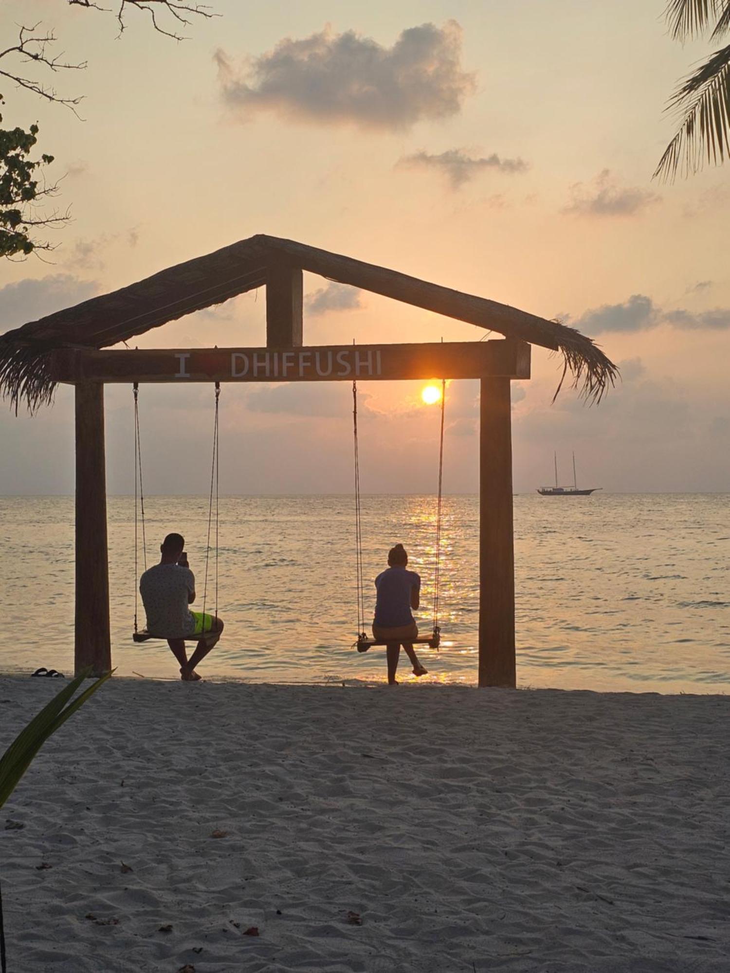 Nirili Villa Dhiffushi Extérieur photo